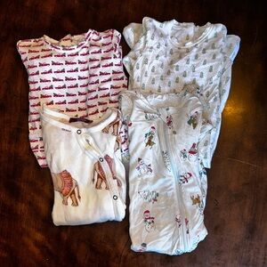 4 sleepers (3 Christmasy)